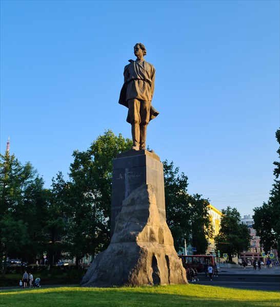 326-Памятник Максиму Горькому